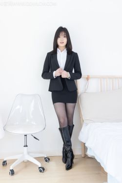 物恋传媒 No.2306 青柠 – 高跟长靴、薄黑丝、ol制服