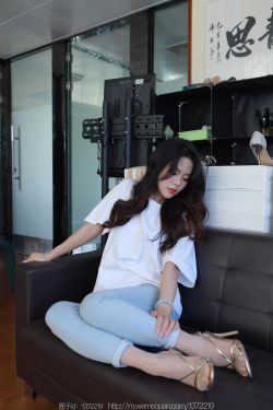 IESS异思趣向 – 模特： 兔兔 《白T牛仔裤里丝》