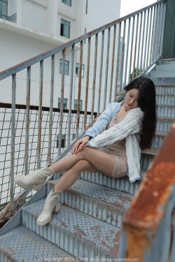 IESS异思趣向 – 模特：兔兔 《亲密女友》