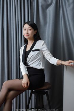 IESS异思趣向 – 模特： 小婕 《黑白职业装（下）》