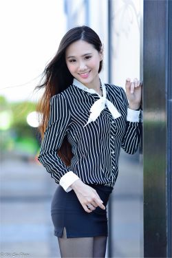 [台湾正妹] 张小米 – 黑丝OL女郎外拍
