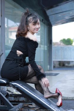 IESS异思趣向 – 模特：秋秋 《车上的故事》