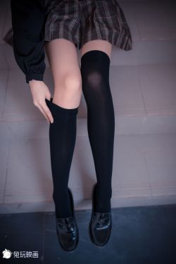 [兔玩映画] – 制服裙的绝对领域