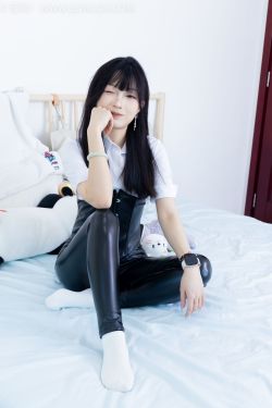 物恋传媒 No.2289 嘟嘟 – 长靴、高跟凉鞋、白棉袜、裸足
