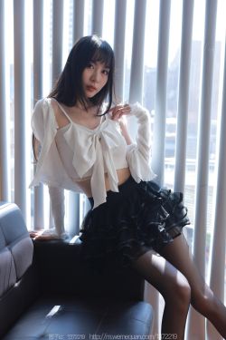 IESS异思趣向 – 模特： 团团 《美妙后竖线》