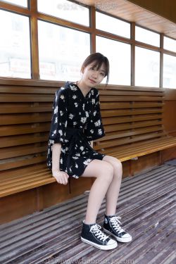BoBoSocks袜啵啵 No.013 小甜豆-匡威帆布鞋、浅灰色短棉袜、肉丝