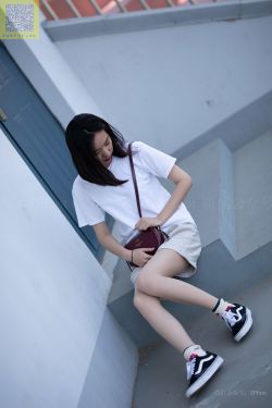 [山茶摄影LSS] NO.141  学妹操场肉丝