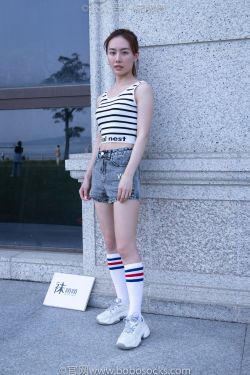 BoBoSocks袜啵啵 No.006 小米-运动鞋、白色小腿袜、裸足
