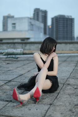 [奈丝] NO.060 喵璃 从白昼到黑夜，在天台吹吹风