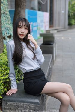 IESS异思趣向 – 模特：团团 《楼梯上的美人》