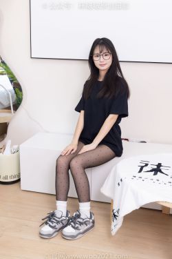 BoBoSocks袜啵啵 No.418 甜甜圈 – 板鞋、白棉袜、波点黑丝