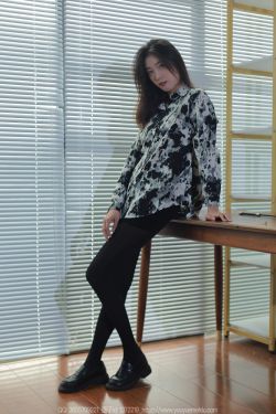 IESS异思趣向 – 模特： 小九 《黑色厚袜》