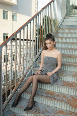 IESS异思趣向 – 模特：秋秋 《灰色小礼裙》