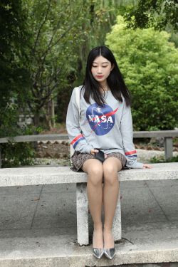 [奈丝] NO.147 翼宁 长腿石凳上的软妹