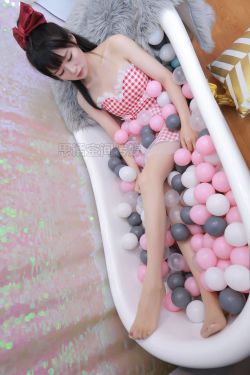 [思话SiHua] SH176 筱蝶 波波球上的美腿少女