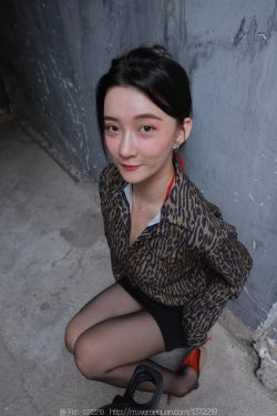 IESS异思趣向 – 模特：秋秋 《孤身走暗巷》