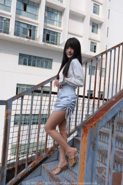 IESS异思趣向 – 模特： 婉萍 《蓝色短裙（上）》