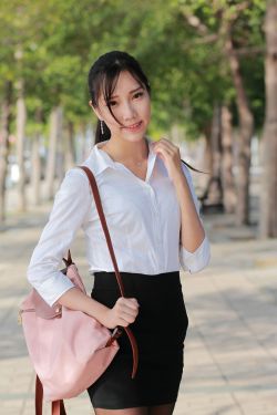 [台湾正妹] 豬比《兒童美術館外拍》