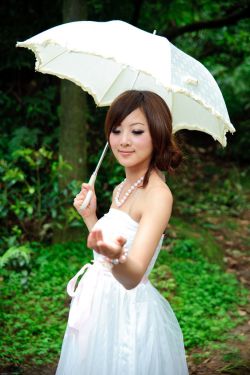 果子MM/Mikako《白色圓舞曲 + 黑色執念》外拍