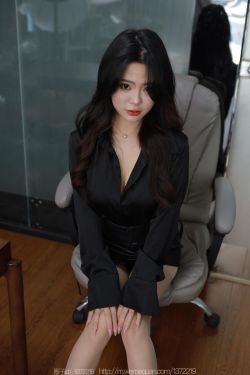IESS异思趣向 – 模特： 兔兔 《桌上的办公》