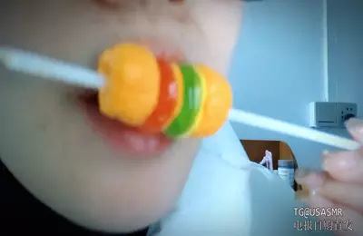 Lia的晚安小屋_舔食棒棒糖