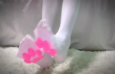 1m8的烤猫猫_白丝猫爪踩