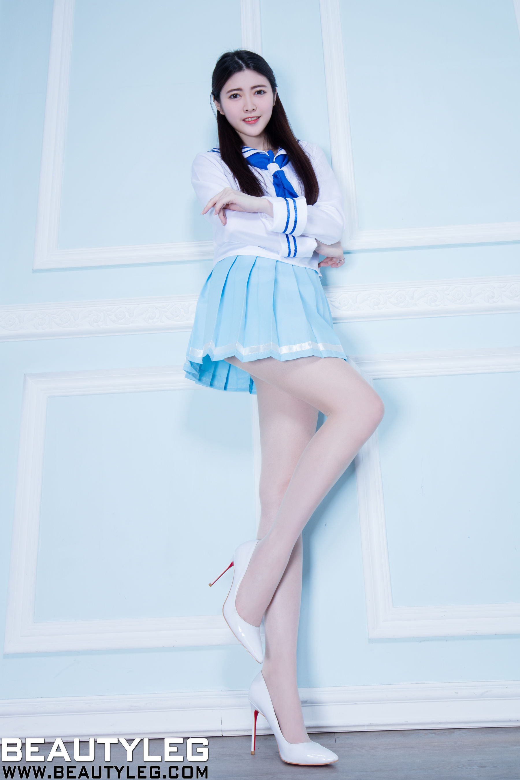 腿模Brindy《黑丝旗袍+学生装》 [BeautyLeg] No.1555 美腿_第2张