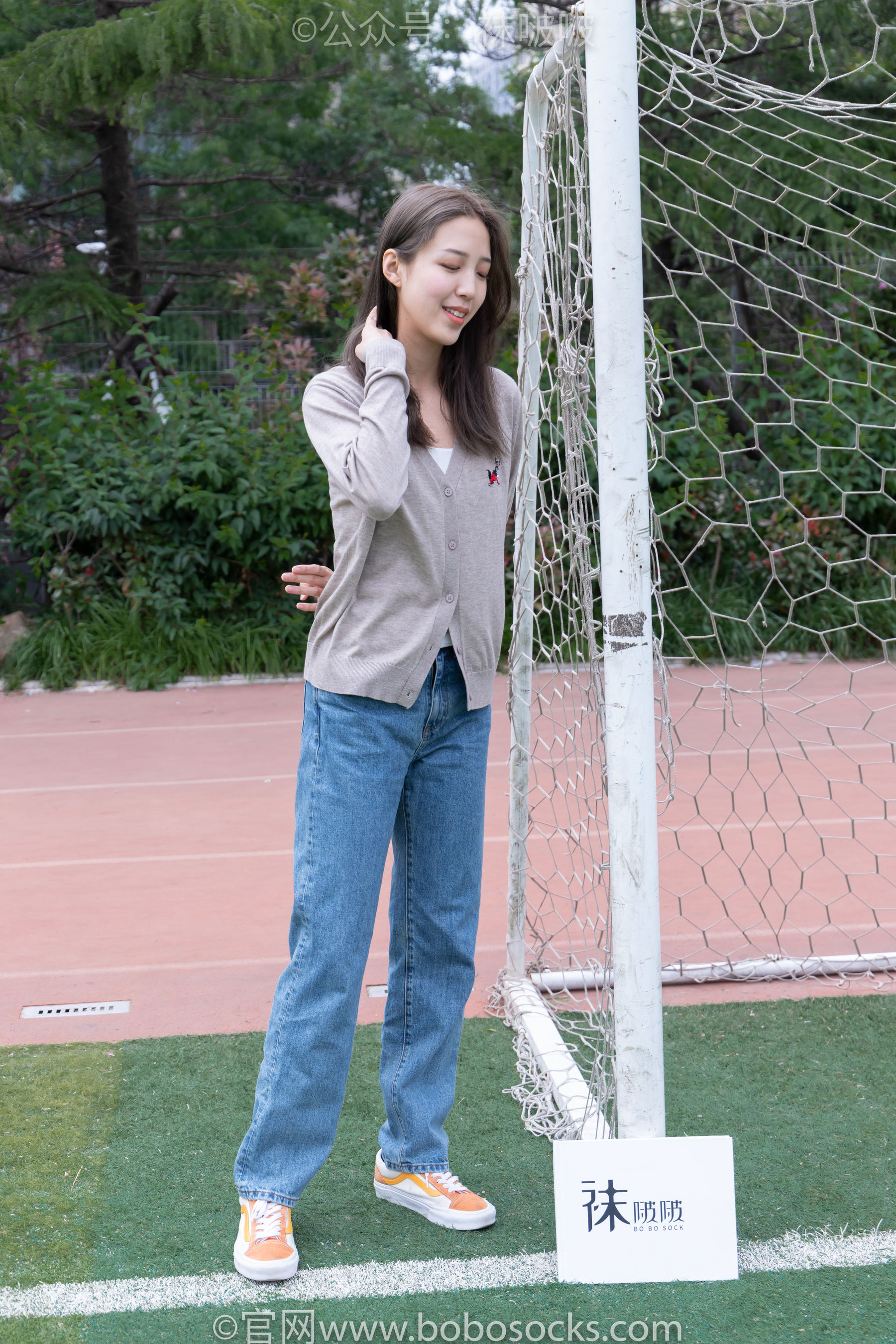 BoBoSocks袜啵啵 No.004 泡芙-vans帆布鞋、白棉袜、裸足_第1张