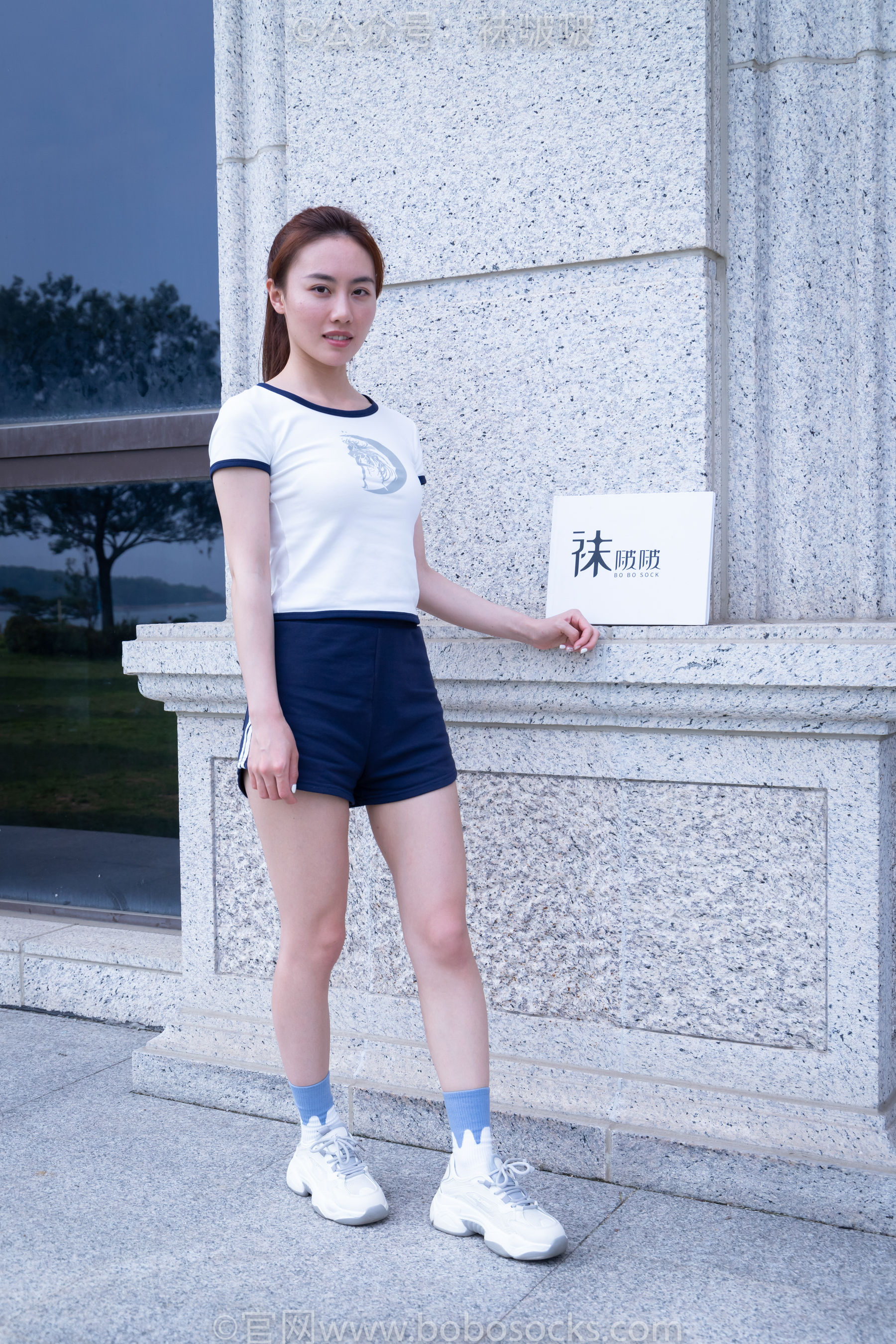 BoBoSocks袜啵啵 No.028 小米-运动鞋、白棉袜、裸足_第1张