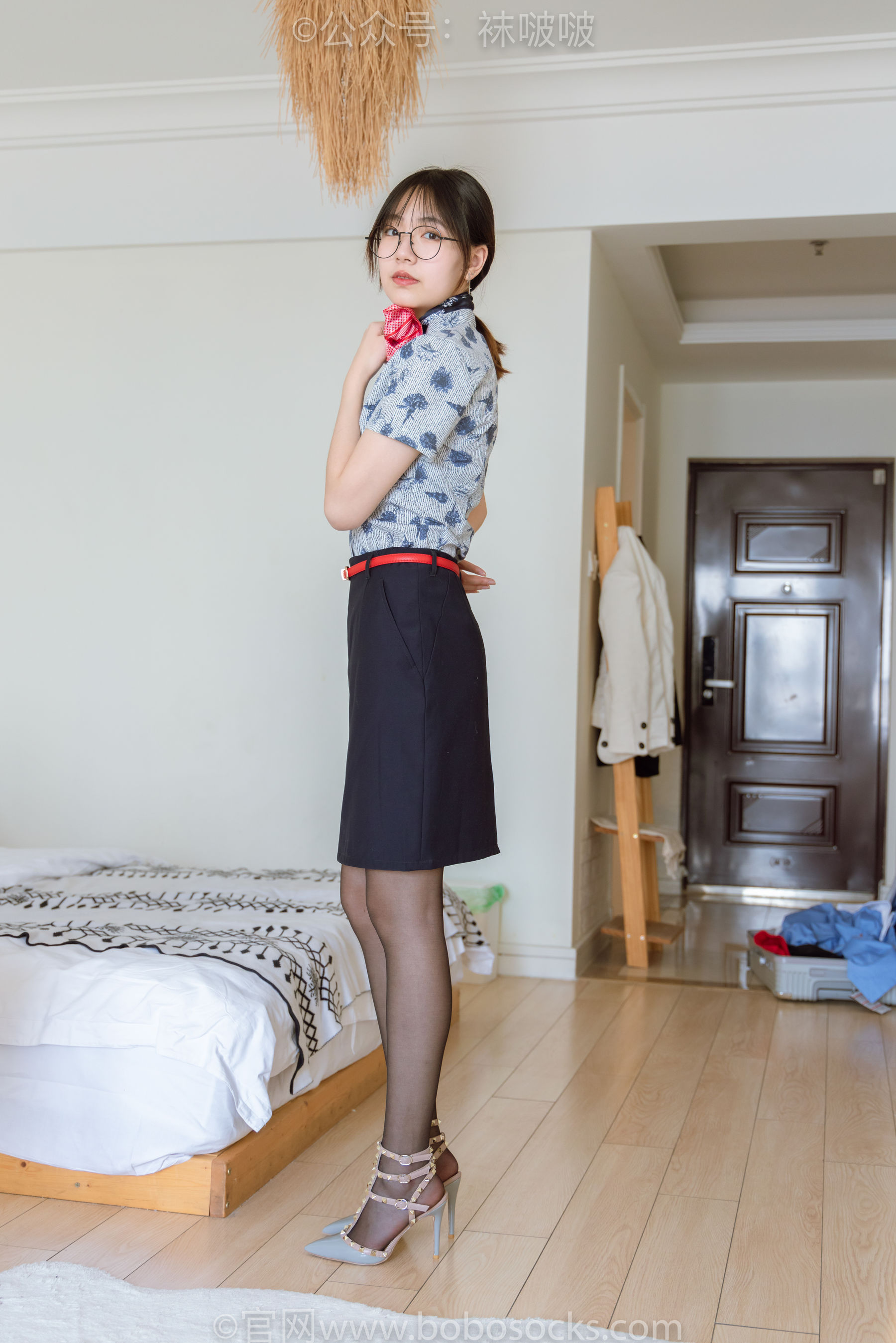 BoBoSocks袜啵啵 No.087 小甜豆-空姐制服、高跟鞋、黑丝_第4张