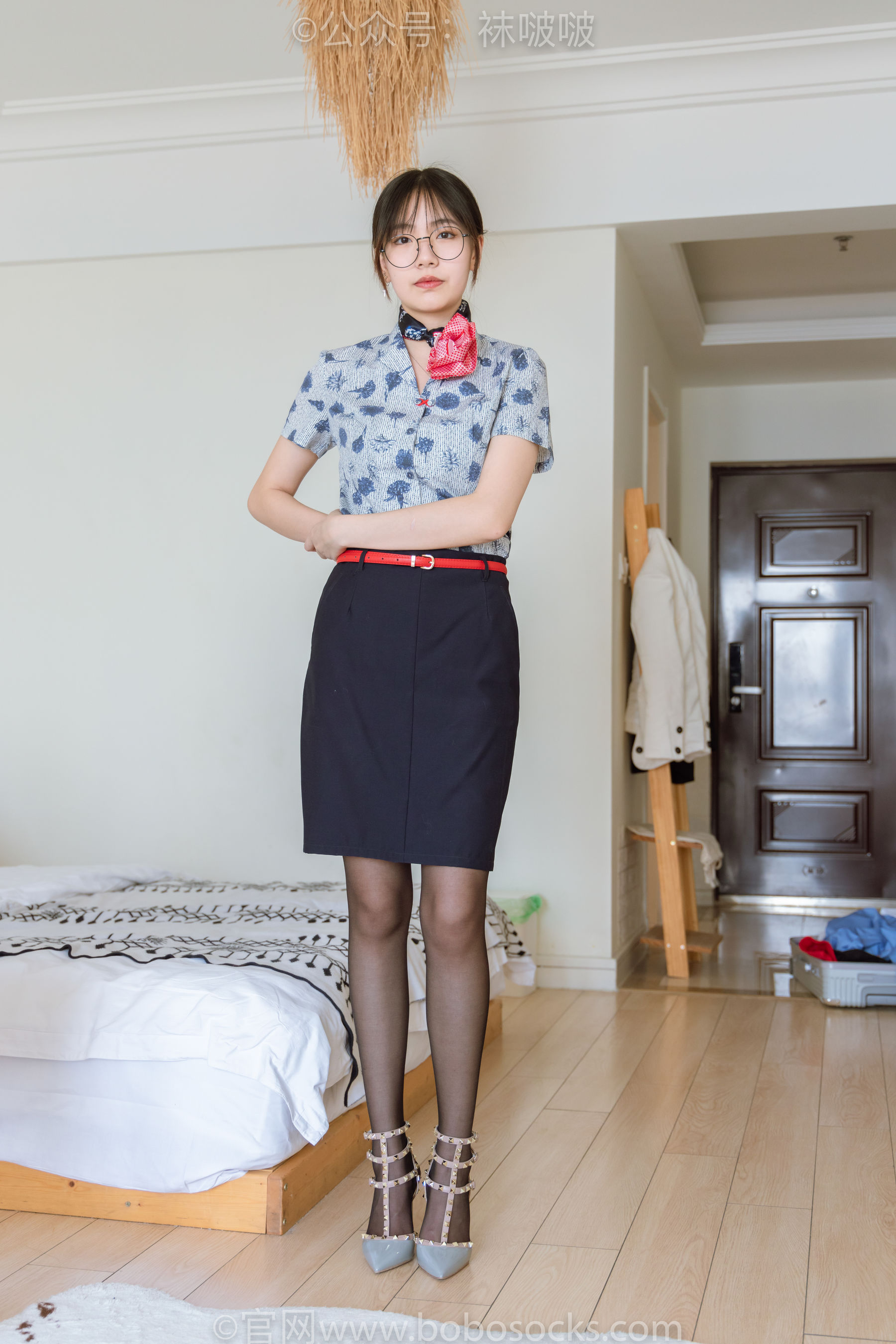 BoBoSocks袜啵啵 No.087 小甜豆-空姐制服、高跟鞋、黑丝_第5张
