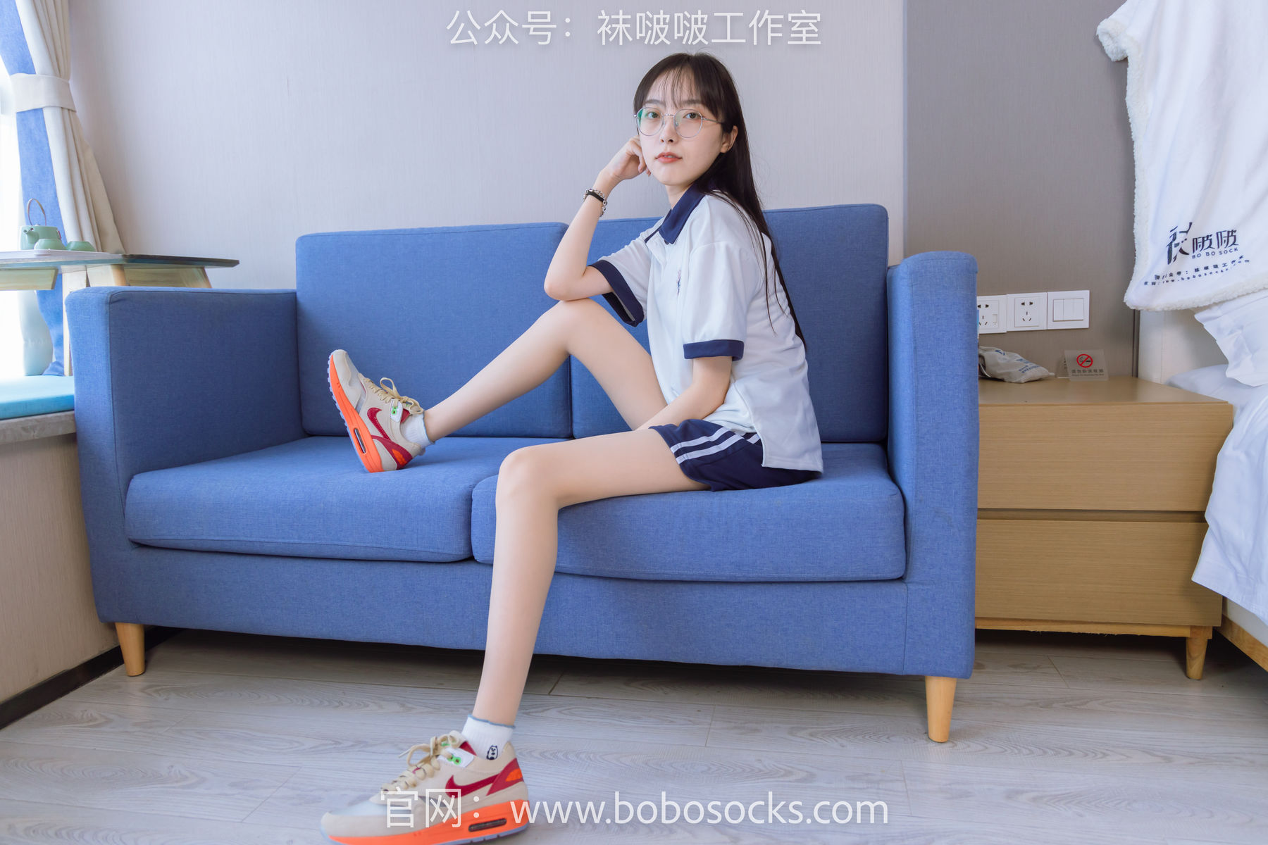 BoBoSocks袜啵啵 No.118 稚予-运动鞋、白棉袜、肉丝、踩小熊玩偶_第2张