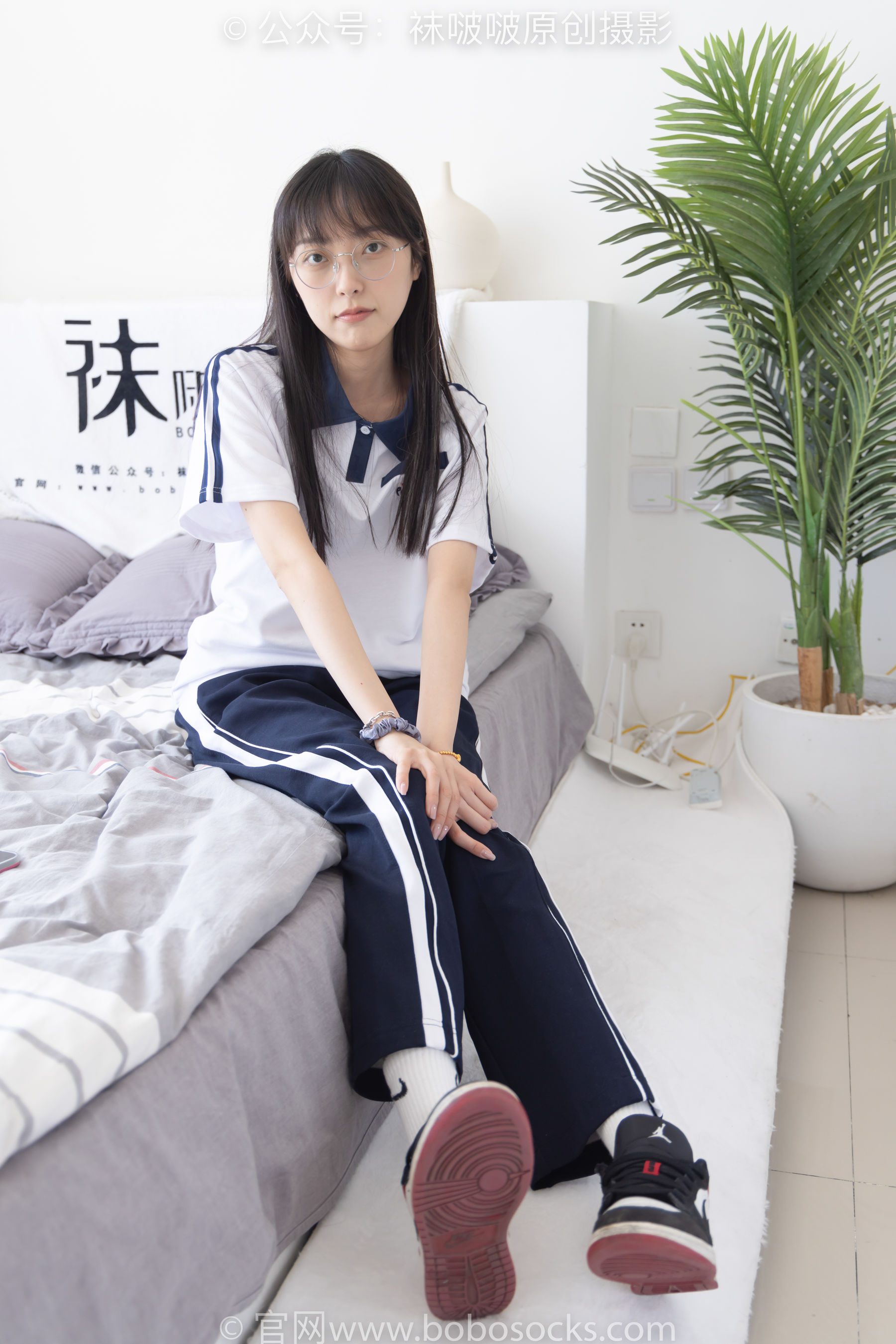 BoBoSocks袜啵啵 No.207 稚予 -aj板鞋、白棉袜、油亮白丝、校服裤里丝_第2张