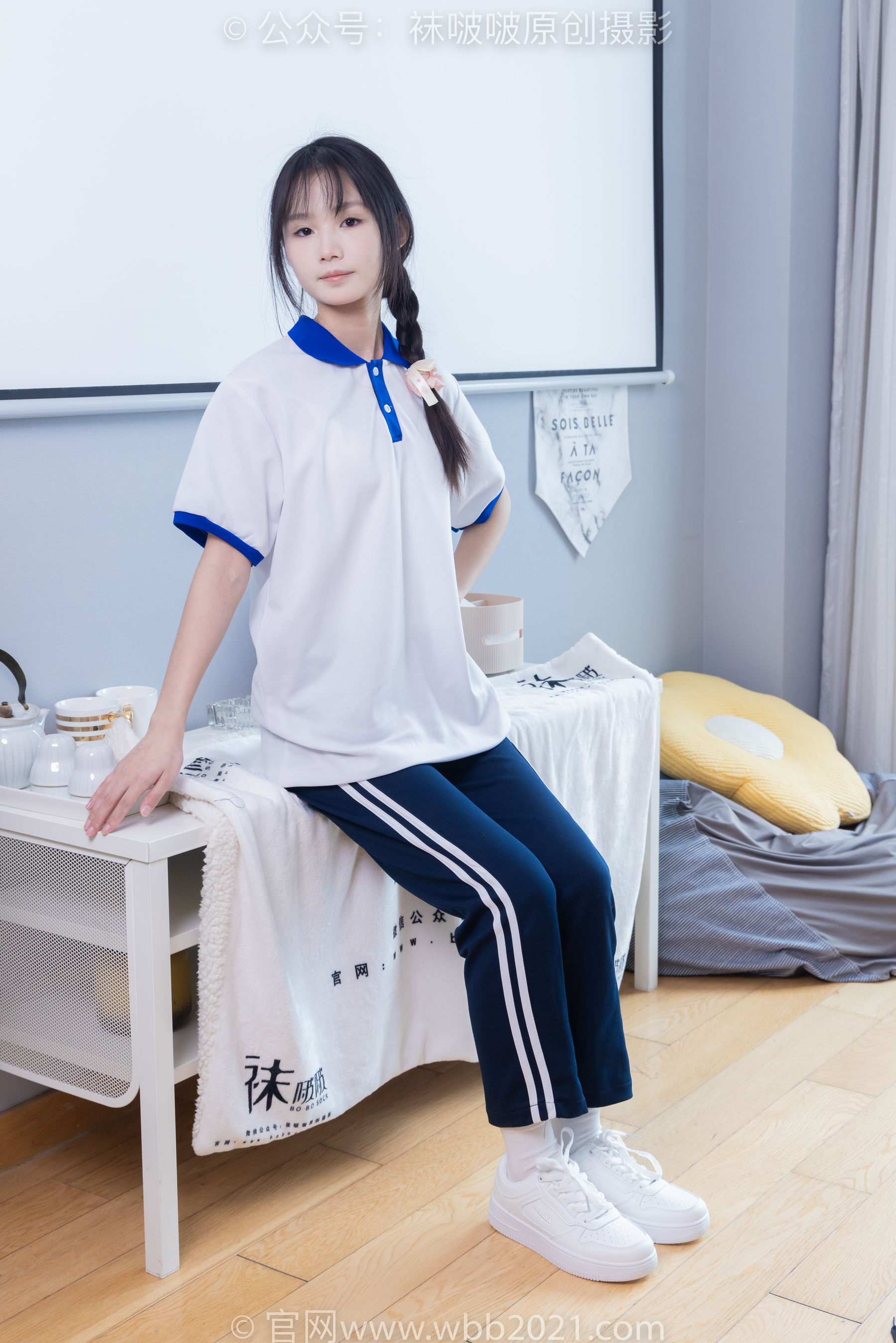 BoBoSocks袜啵啵 No.366 甜甜圈 -三双板鞋、白棉袜、短白丝_第1张