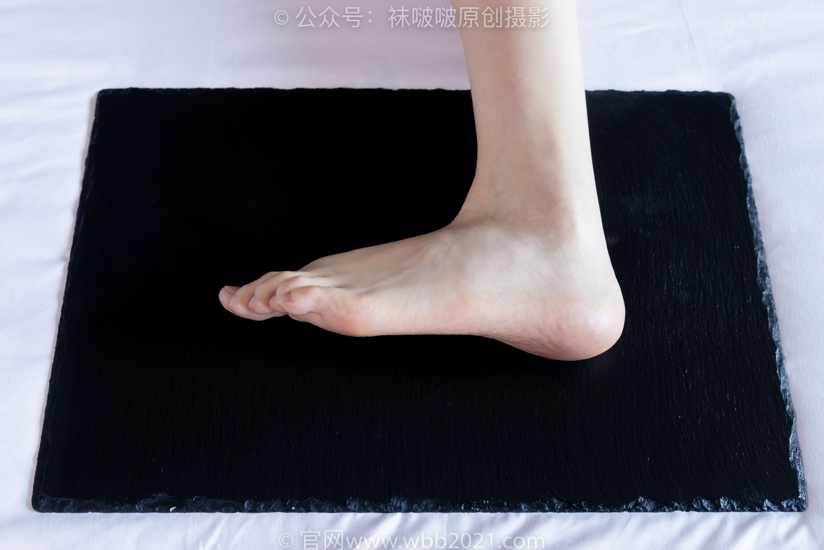 BoBoSocks袜啵啵 No.525 小甜豆 - 高跟鞋、短白丝、裸足、裸足刀叉摆盘剧情_第3张