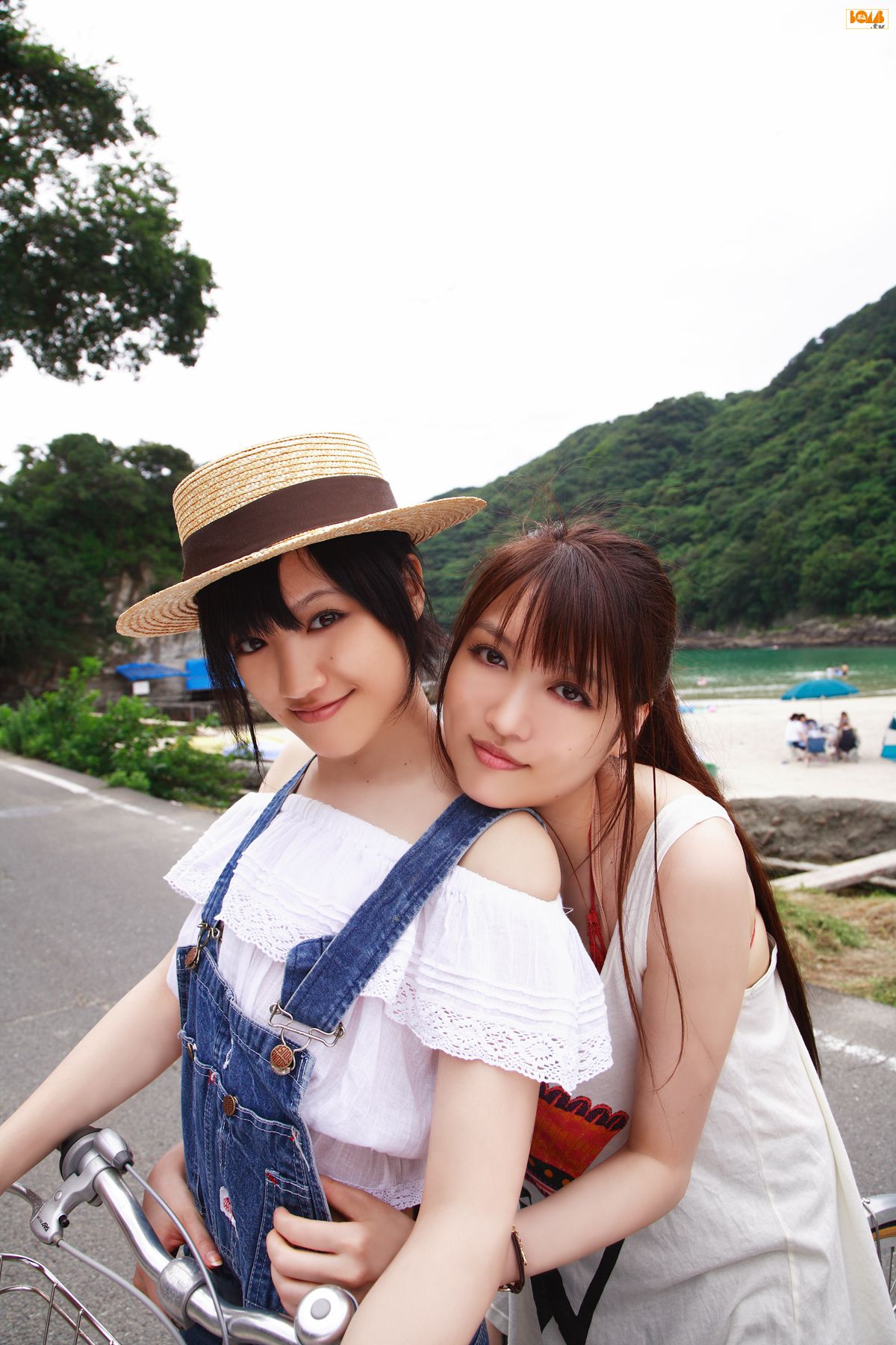 三浦葵/三浦萌《The Miura Sisters》  [Bomb.TV] 2009年11月刊_第1张