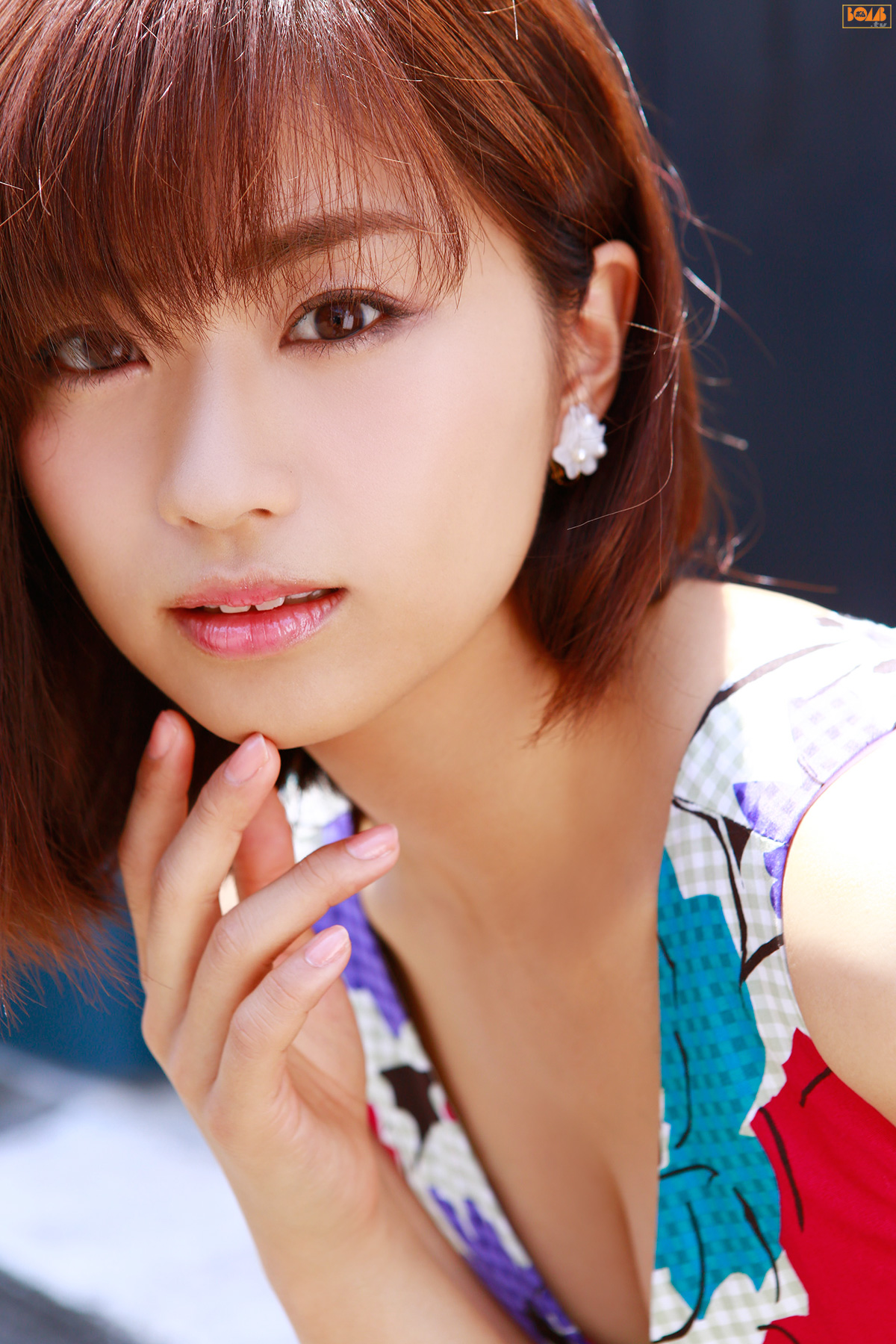 安枝瞳《きれいで刺激的なお姉さん》 [Bomb.TV] 2015年07月号_第5张
