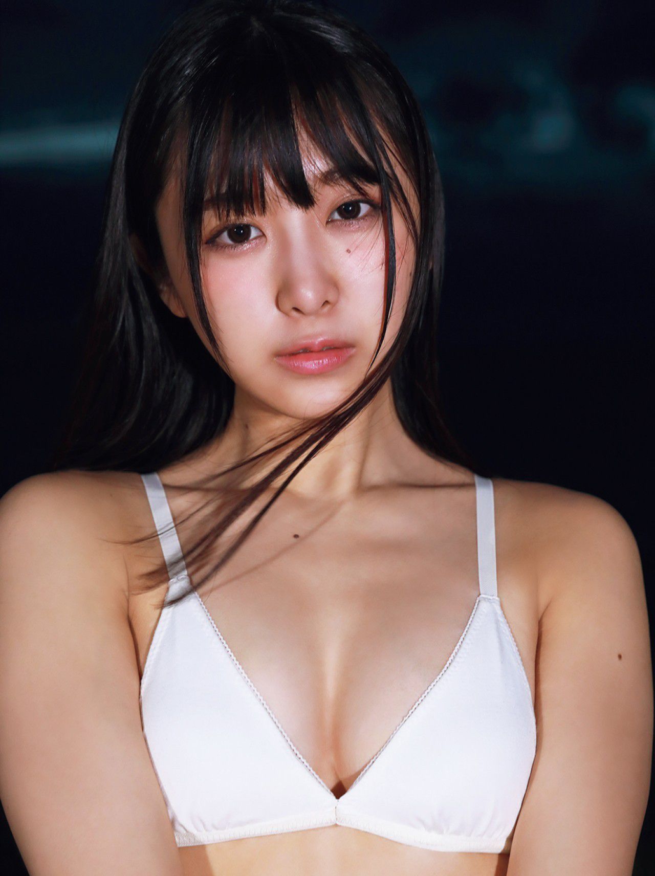 [FRIDAY] 2018.08.17 真島なおみ 美肌と高身長て?次世代ク?ラヒ?アクイーンを目指す_第1张