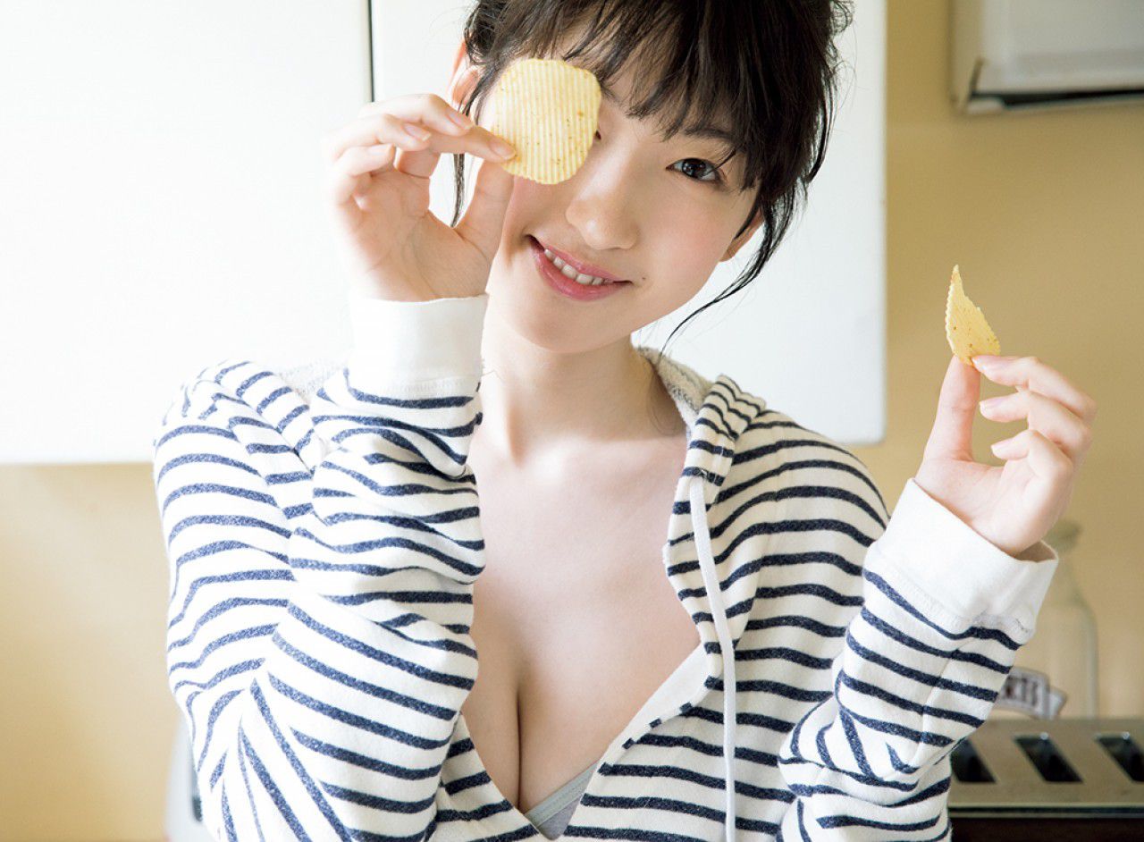 [FRIDAY] 2018.08.31 日比美思 注目女優か?「恥し?らいSexy」に挑戦！_第5张