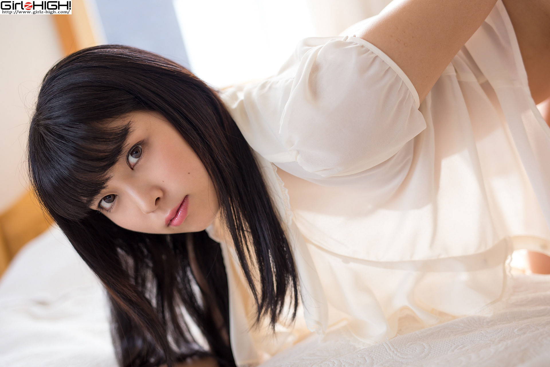 望月みはる《はじめまして》 ピンク眼帯ビキニ [Girlz-High]_第2张