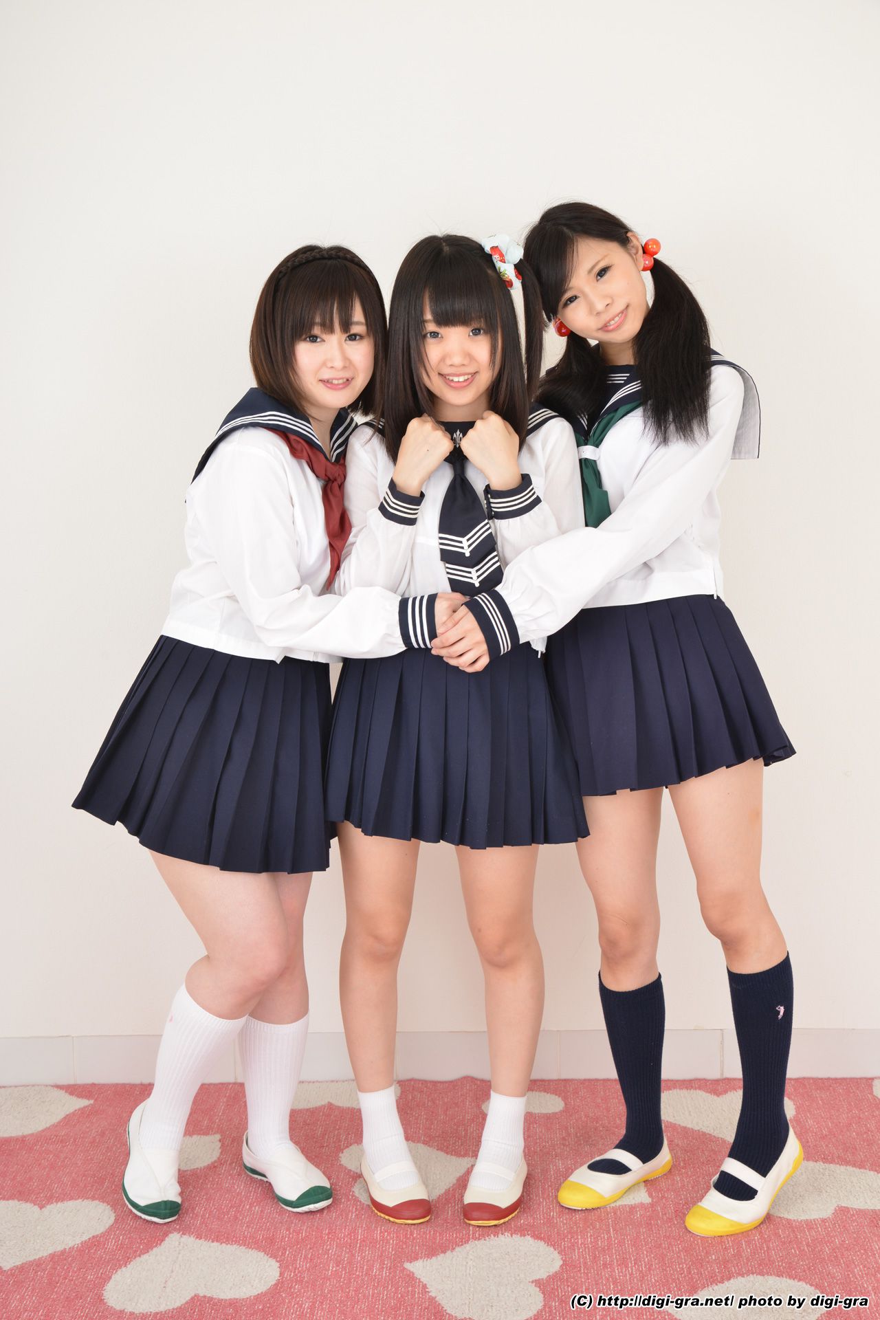 夏乃ひまわり+ 一乃瀬るりあ+瀬戸愛莉 tsu∞na∞gu Set02 [LovePop]_第5张