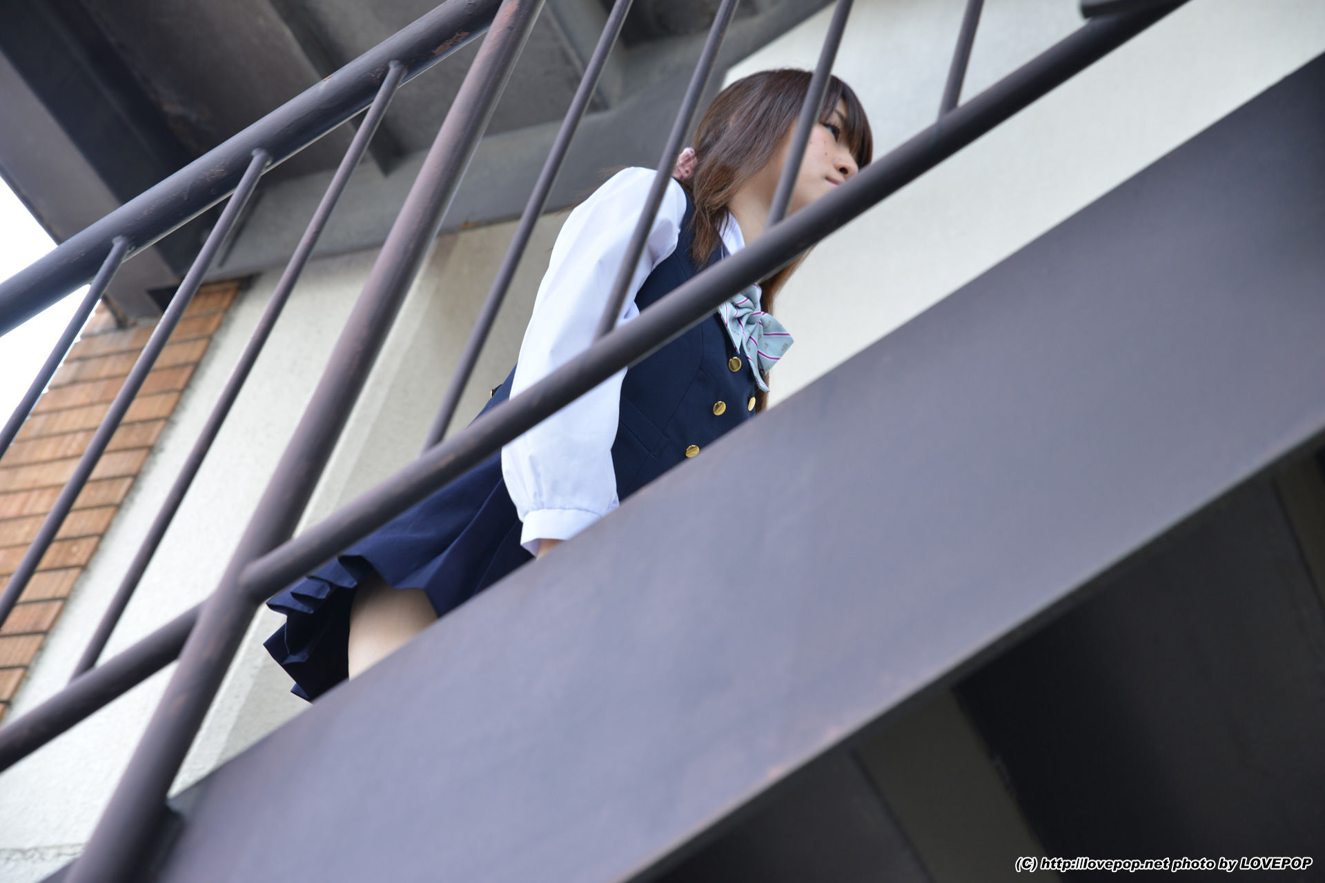 [LOVEPOP] Yamaguchi Ayaka 山口彩加 Stairway Voyeur T-back! ! Uniform vest - PPV_第1张