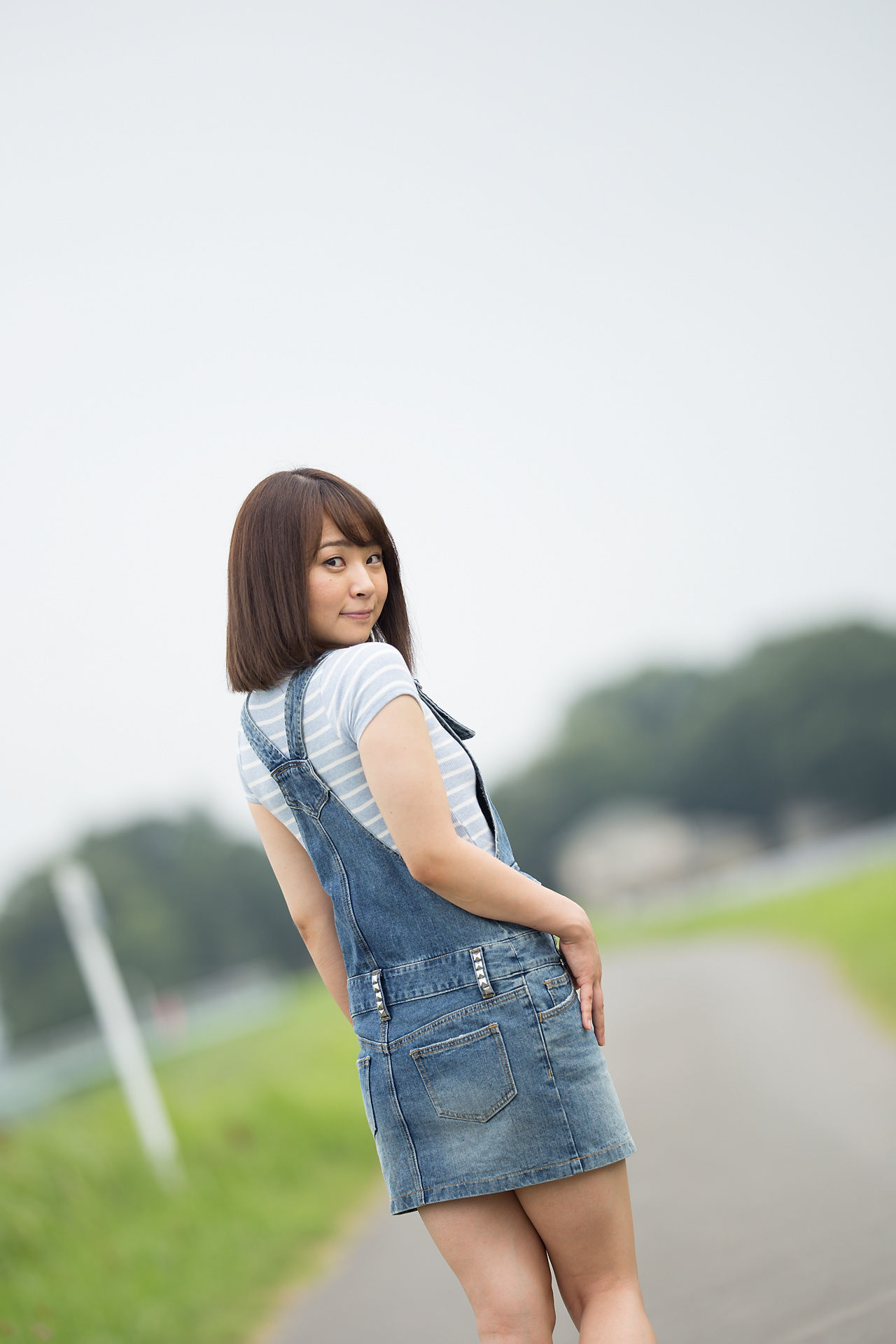 前園まみこ《牛仔裙诱惑+比基尼》 [Minisuka.tv]_第3张