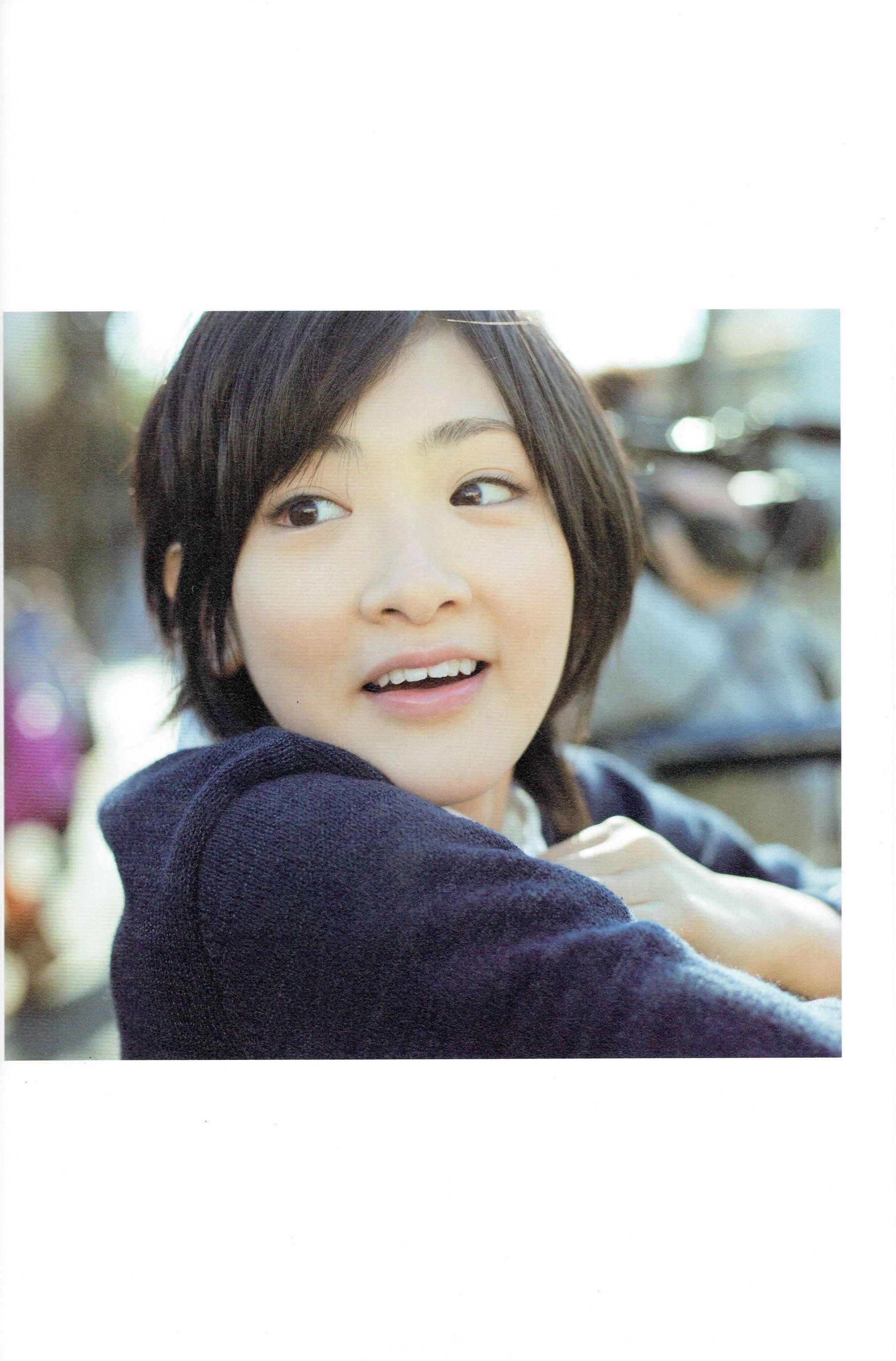 生駒里奈《君の足跡》 [Photo Book]_第3张