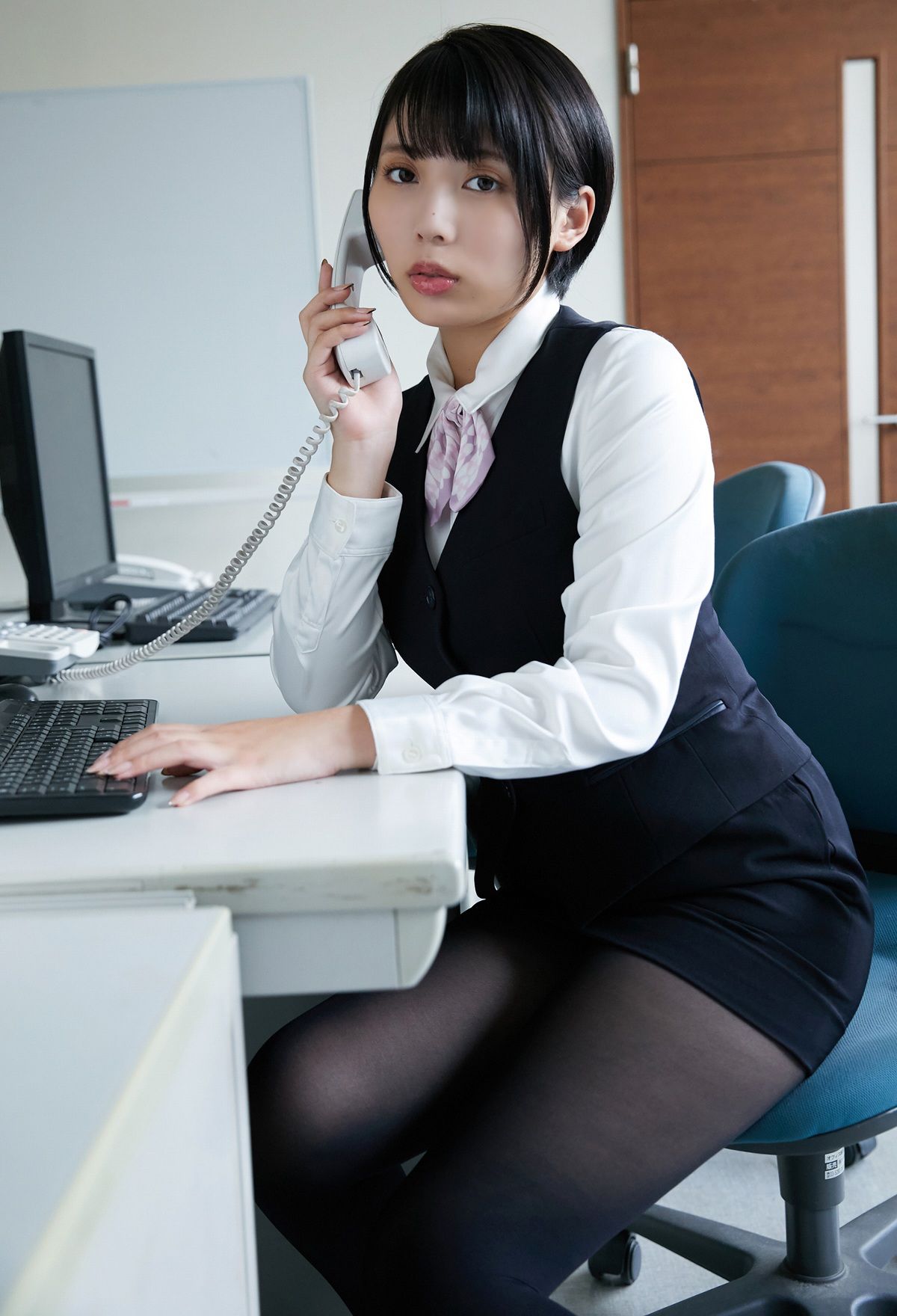 [photobook] Kaoru Yasui 安位薫 - A new employee Yasui-san 新入社員の安位さん_第4张