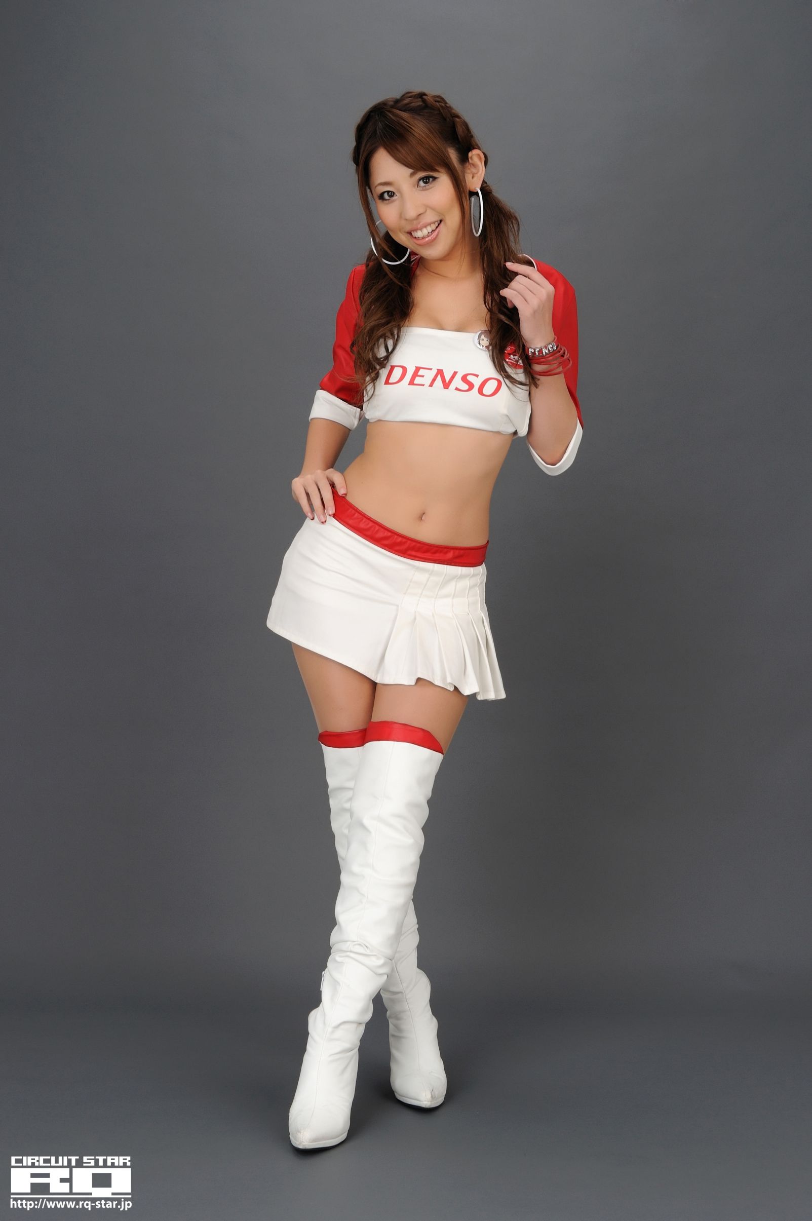 [RQ-STAR] NO.00425 大崎莉央奈 Race Queen 赛车女王写真集_第1张