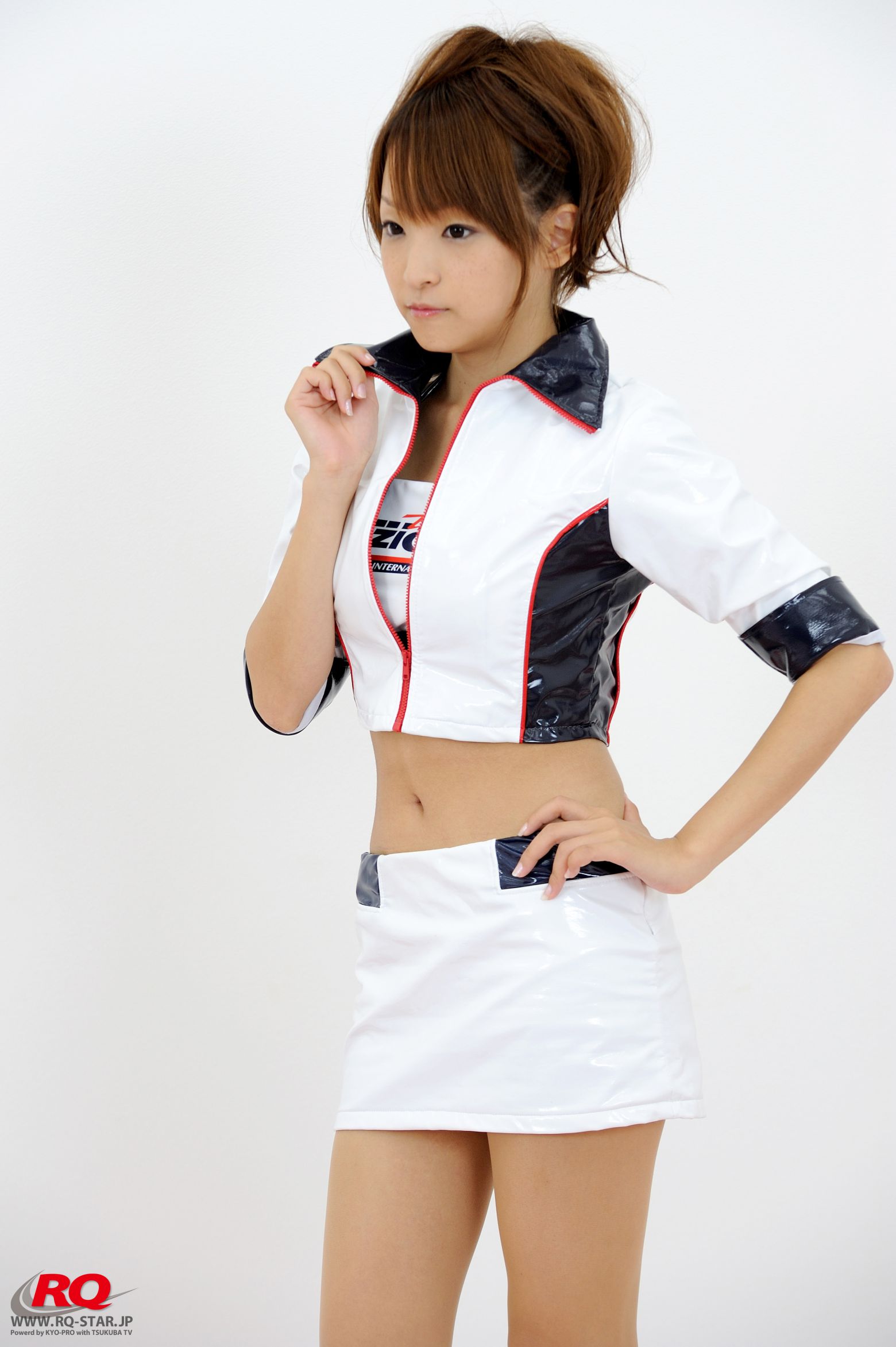 [RQ-STAR] NO.00085 Mio Aoki 青木未央 Race Queen – 2008 5Zigen 写真集_第2张