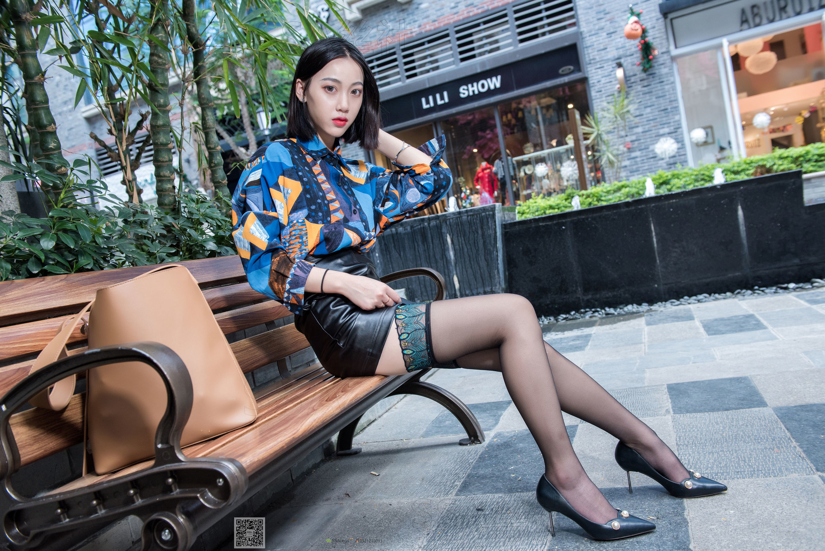 [SSA丝社]超清写真 No.051 大大 街边盛开的孔雀翎_第1张