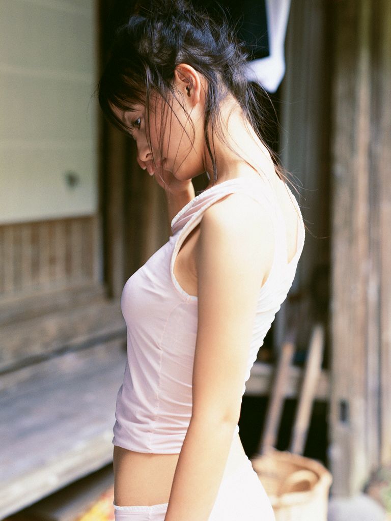 [Wanibooks] NO.10 Ayaka Komatsu 小松彩夏_第2张