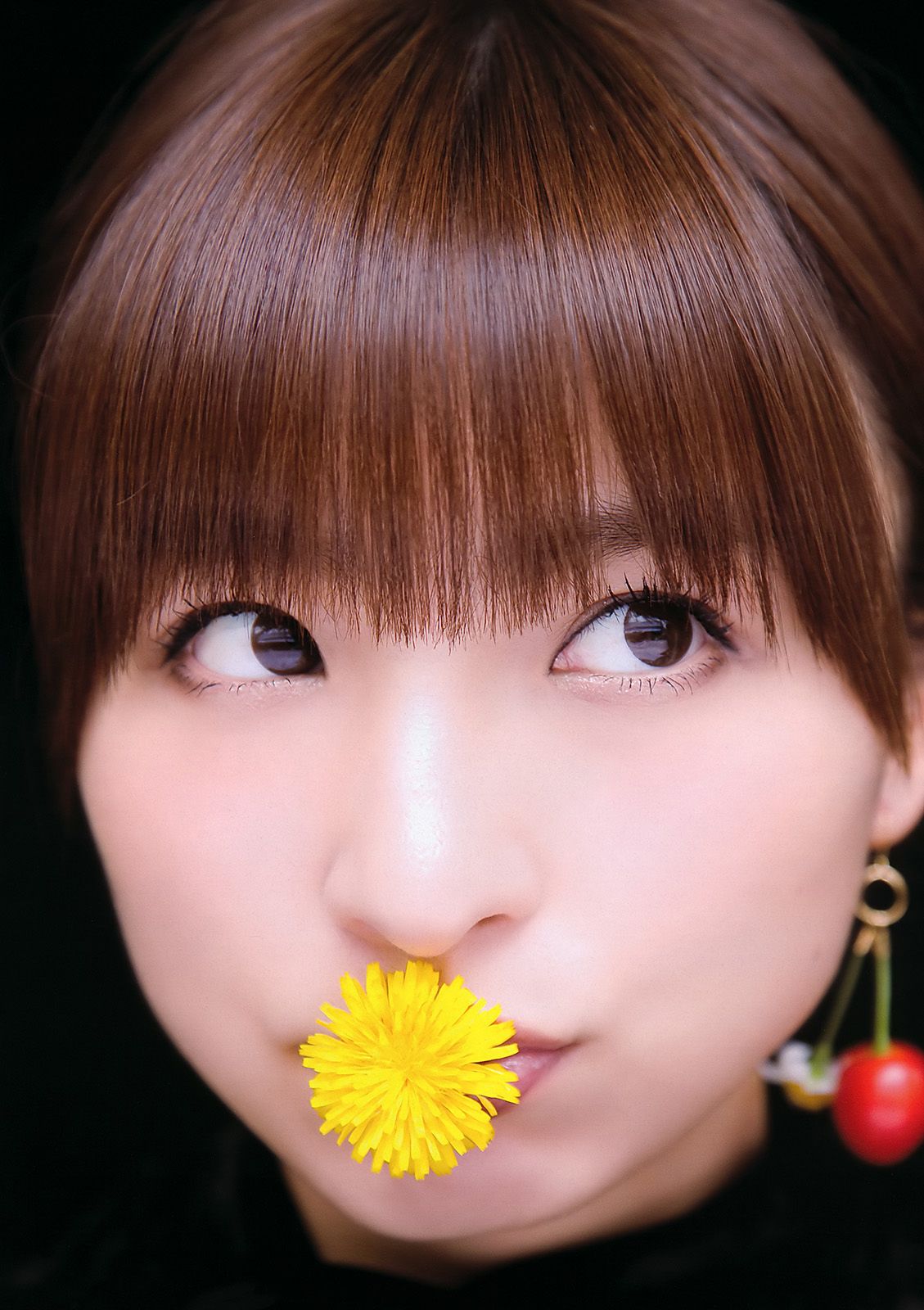 篠田麻里子 村上友梨 黒田有彩 大岛优子 山内铃兰 杉原杏璃 [Weekly Playboy] 2011年No.25 写真杂志_第3张